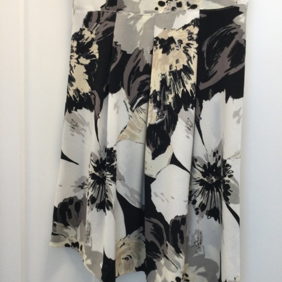 NWOT Gorgeous Ladies Summer Dress - Picture 5 of 10